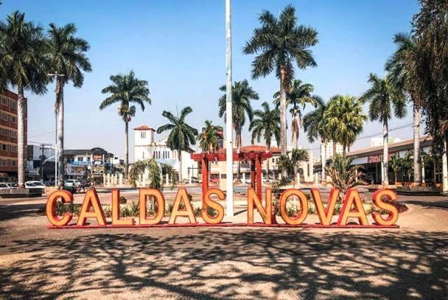 Hotel Golden Dolphin Com Cafe Da Manha! Piscinas 24H Caldas Novas Buitenkant foto