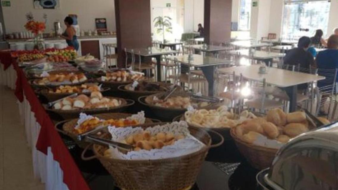 Hotel Golden Dolphin Com Cafe Da Manha! Piscinas 24H Caldas Novas Buitenkant foto